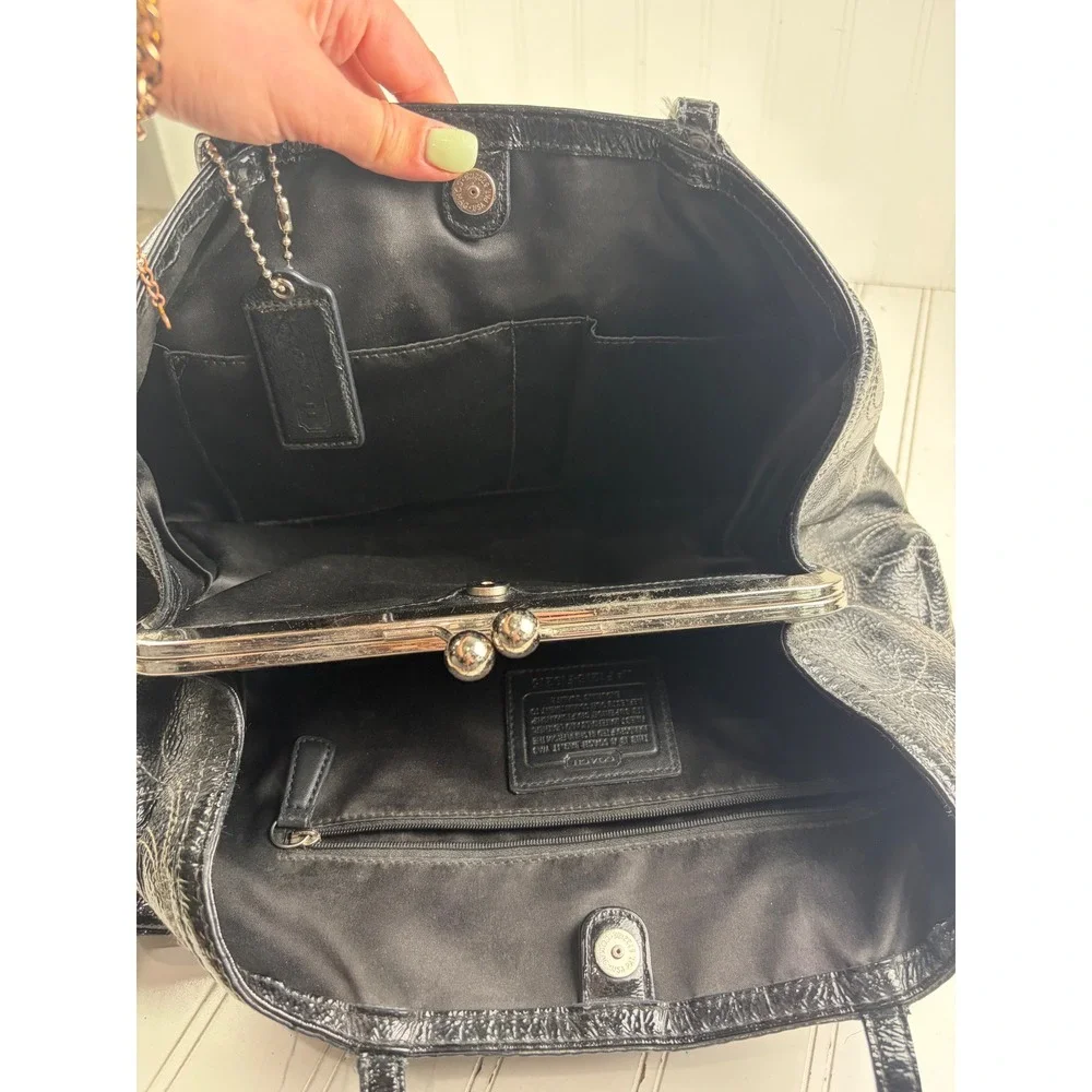 Coach Vintage Y2K Black Patent Leather Signature C Kisslock Shoulder Bag Purse